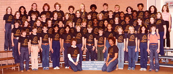 6thgradechoir1.jpg (53520 bytes)